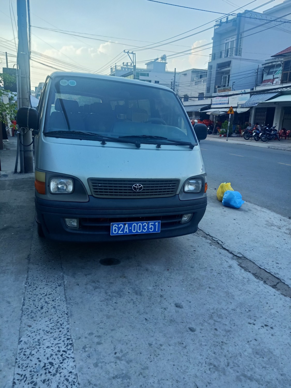 Xe Toyota 15 chổ ngồi